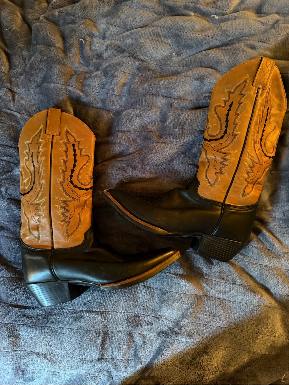 Two-Tone Leather Western Cowboy Boots - Black & Tan